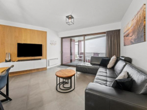 Pretty apartment with frontal sea view
